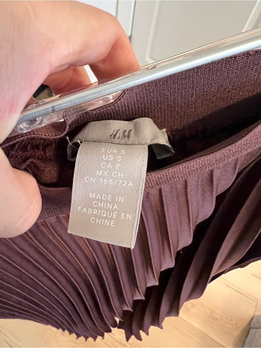 H&M Pleated Midi Skirt in Burgundy - Picture 6 of 7